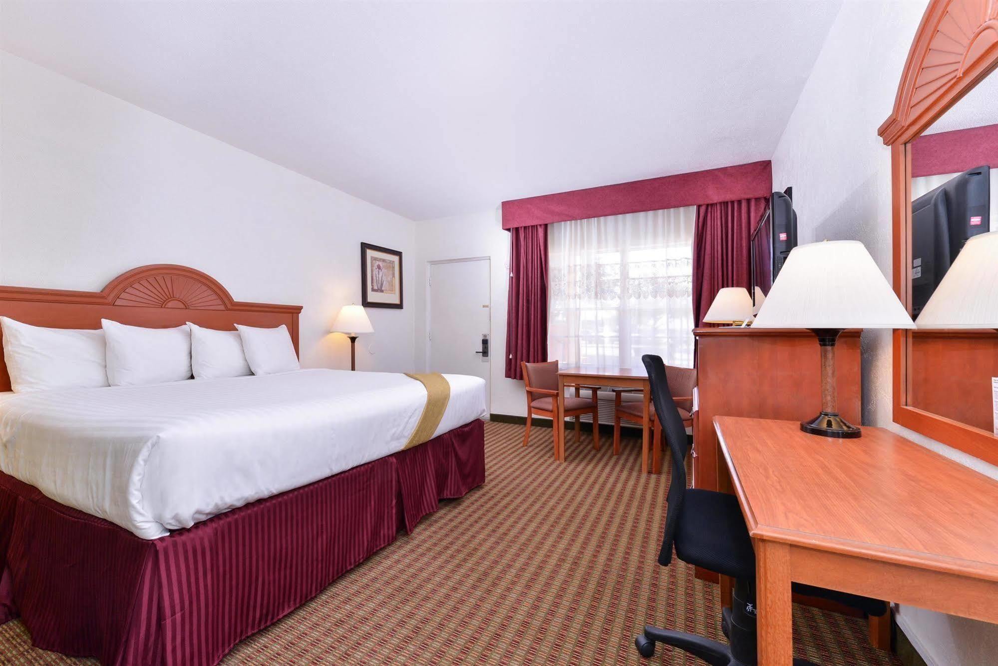 The Classic Desert Aire Hotel 2*